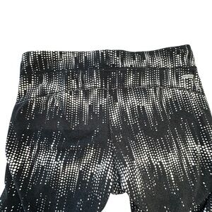 DANSKIN NOW Dri-More Fitted Womens Black &‎ White dotted capri Leggings Sz L GUC